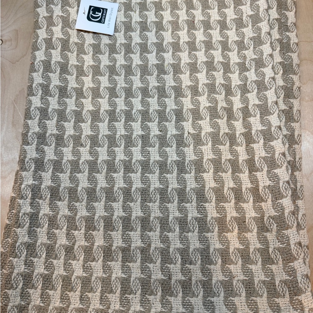 Classic Home Placemats in Tan and Cream‎
